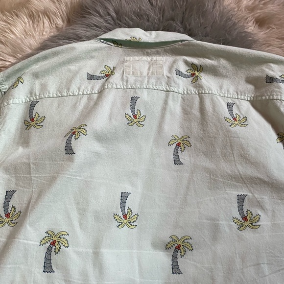 Hollister Short Sleeve Button Down Shirt - Picture 9 of 10